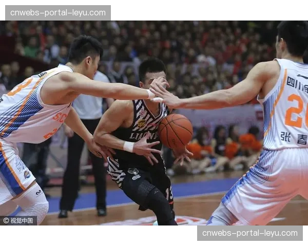 CBA转播方测试新一代“自由视角”回放技术,半决赛G3首次应用 CBA转播方测试新一代“自由视角”回放技术,半决赛G3首次应用